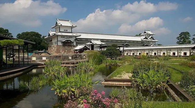Castello di Kanazawa e giardino Kenrokuen